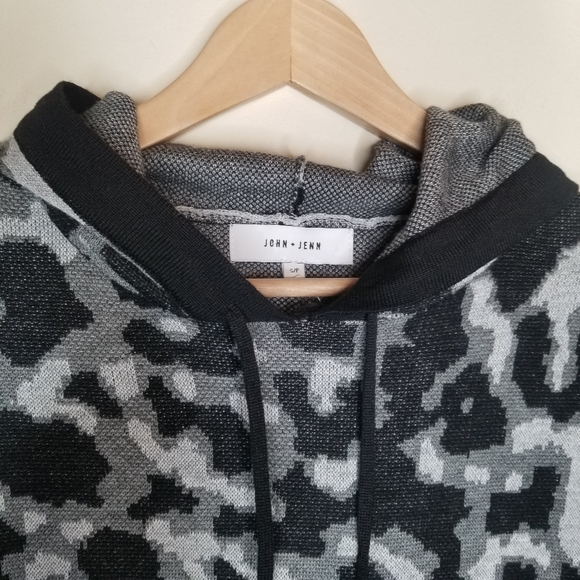 JOHN + JENN EVEREVE NWT Animal Camouflage Print Hoodie Sweater - Picture 6 of 9